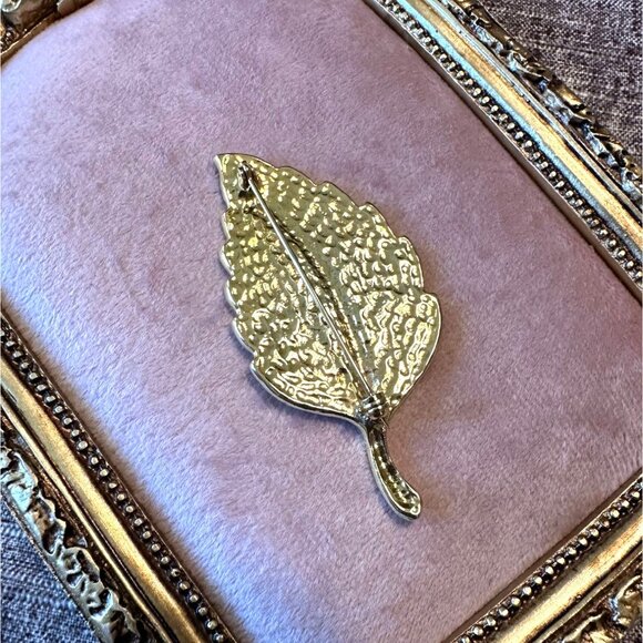 Vintage Gold-Tone Enamel Leaf Brooch Green Burgundy Navy Accents - Picture 2 of 7